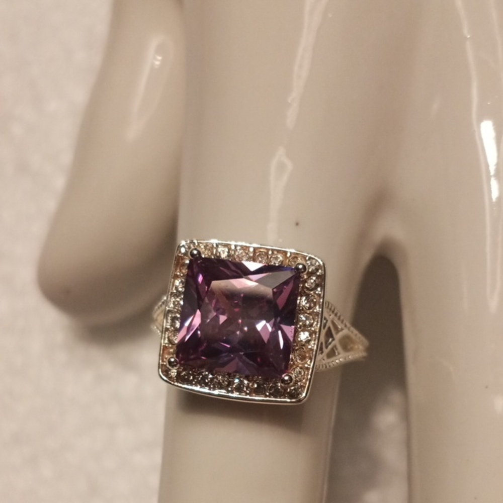 Lavish CZ Cocktail Ring Size 10 Light Amethyst Color - Picture 2 of 4